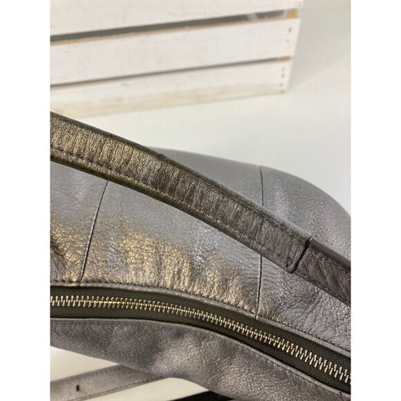 COACH 19303 MEDIUM SILVER METALIC LEATHER CROSSBODY BAG - Picture 10 of 16
